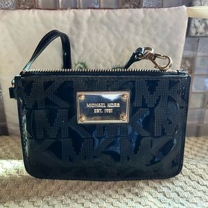 NWOT Micheal Kors Black Wristlet. Zip Top.